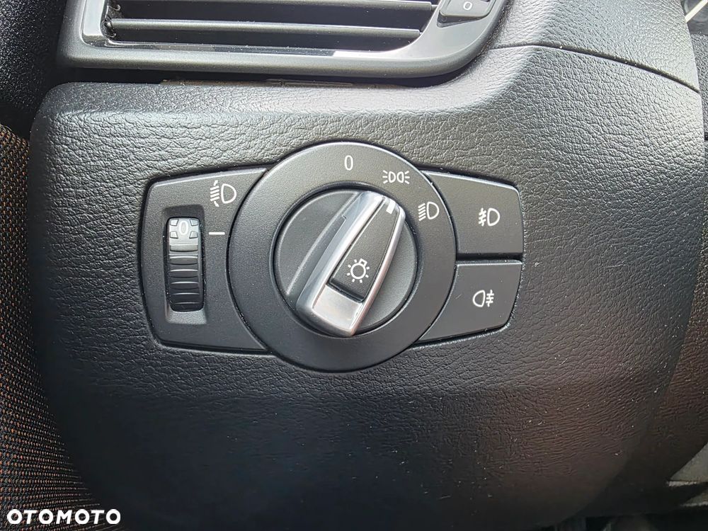 BMW X1 sDrive16d xLine - 33