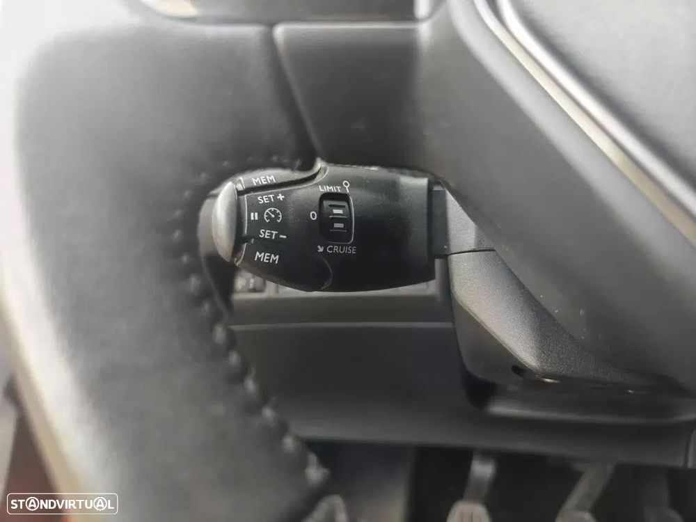 Peugeot 2008 1.2 PureTech Active Pack — fotografia 30