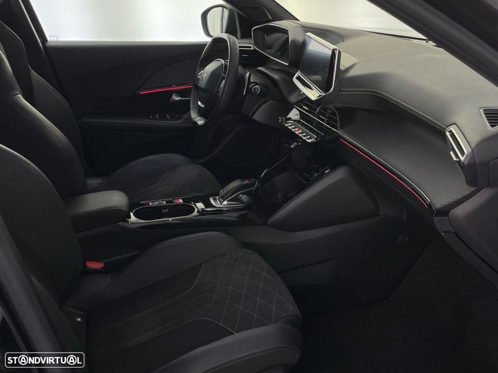 Peugeot 2008 1.2 PureTech GT EAT8 - 21