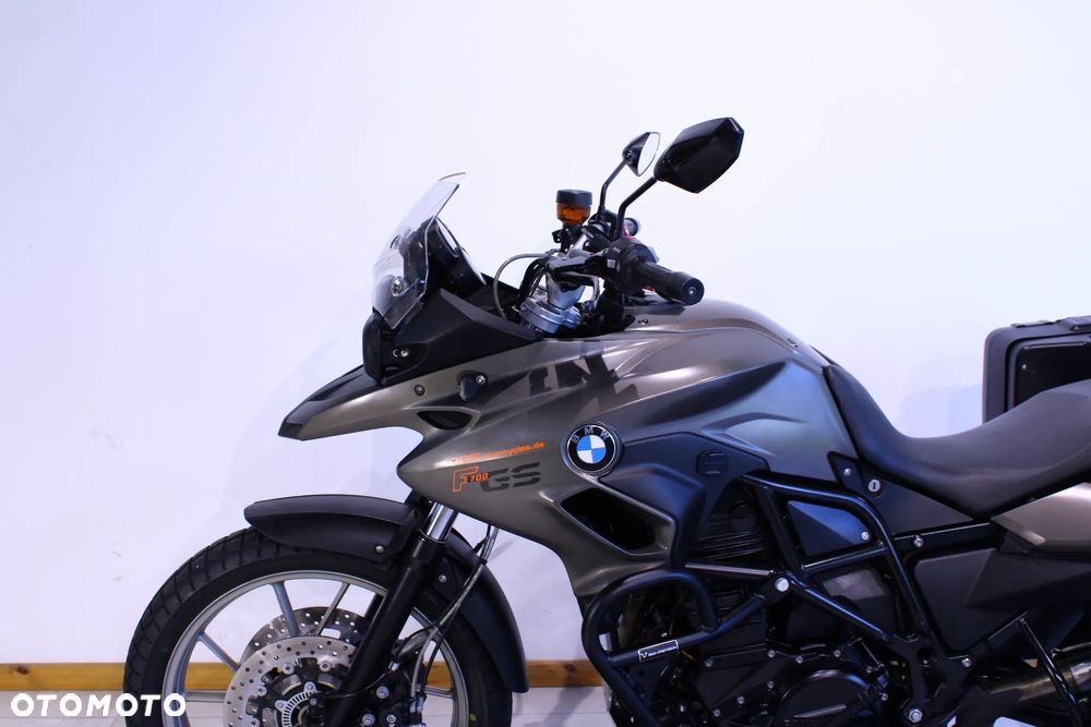BMW F - 11