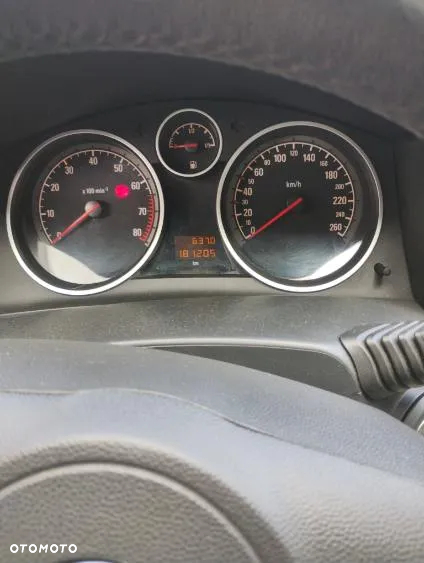 Opel Astra III GTC 1.6 Cosmo - 11
