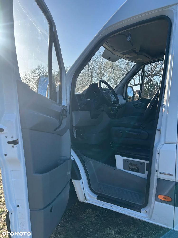 Mercedes-Benz Sprinter - 12
