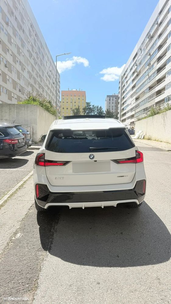 BMW iX1 eDrive20 Pack Desportivo M - 3