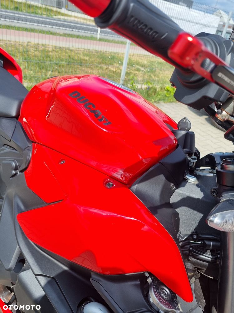 Ducati Streetfighter V2 - 18