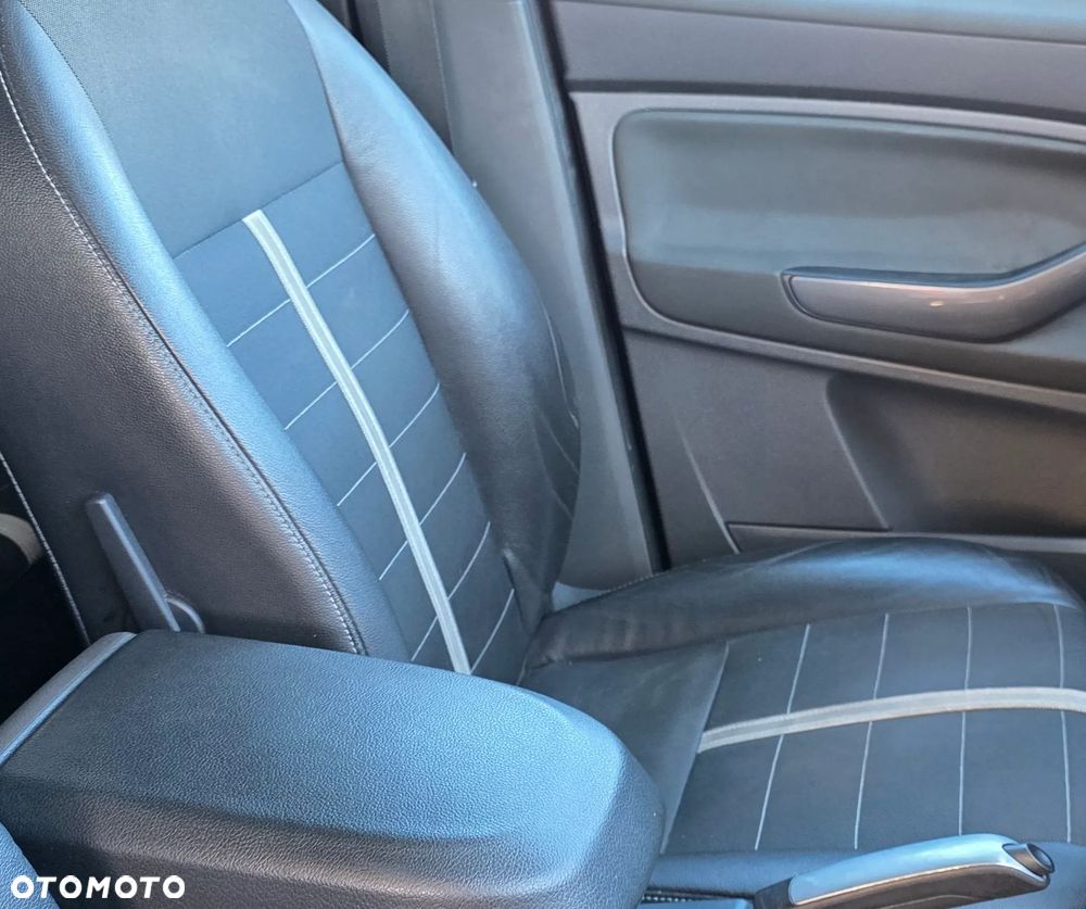 Ford Kuga 2.0 TDCi 4x4 Titanium - 17