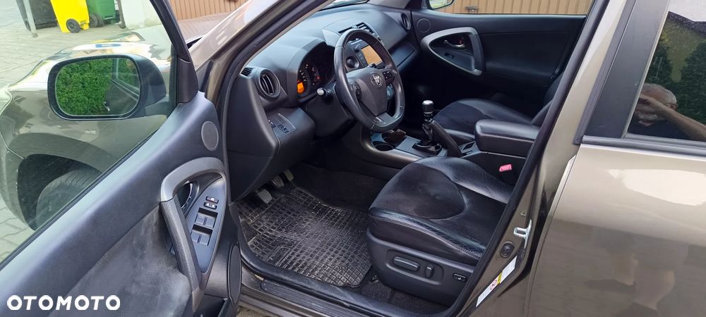 Toyota RAV4 2.2 D-4D Premium - 10