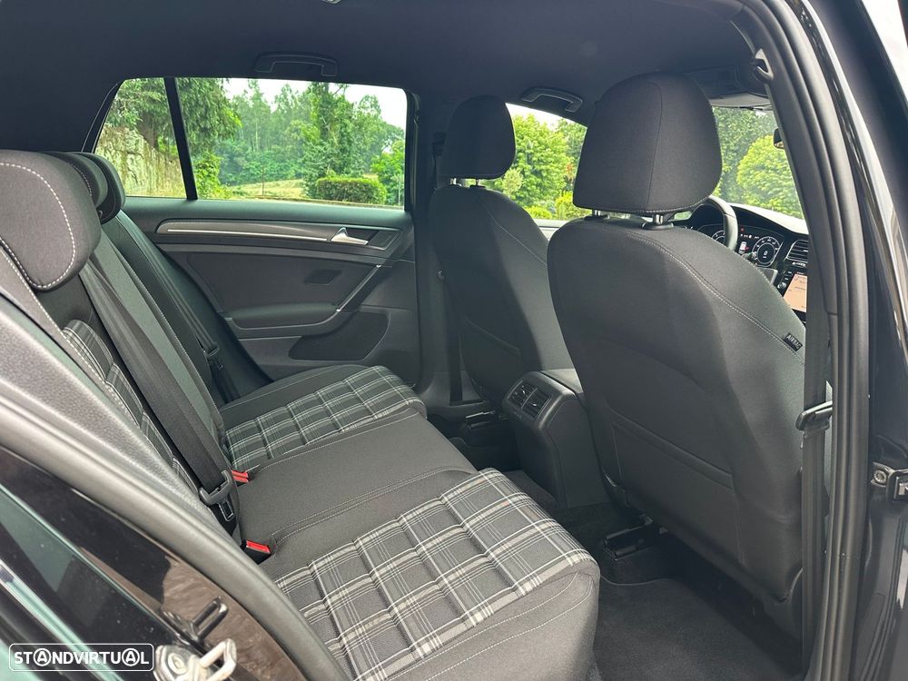 VW Golf 2.0 TDI GTD DSG - 21