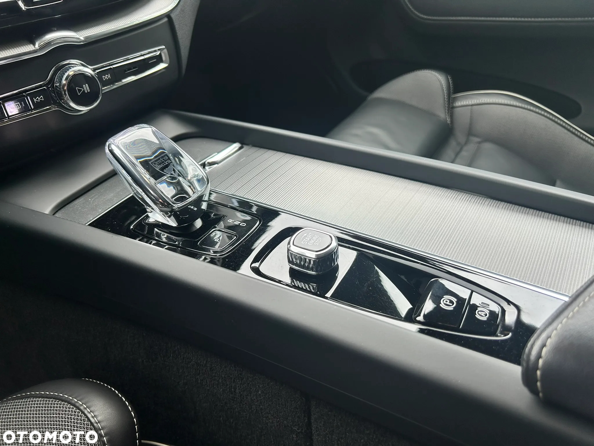 Volvo XC 60 B4 D AWD Plus Dark - 19