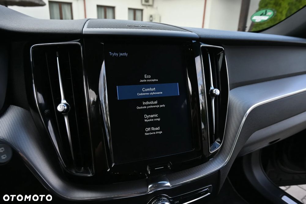 Volvo XC 60 D5 SCR AWD R-Design - 40