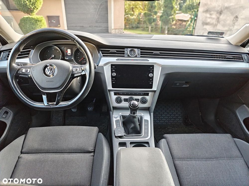 Volkswagen Passat 2.0 TDI SCR Comfortline - 11