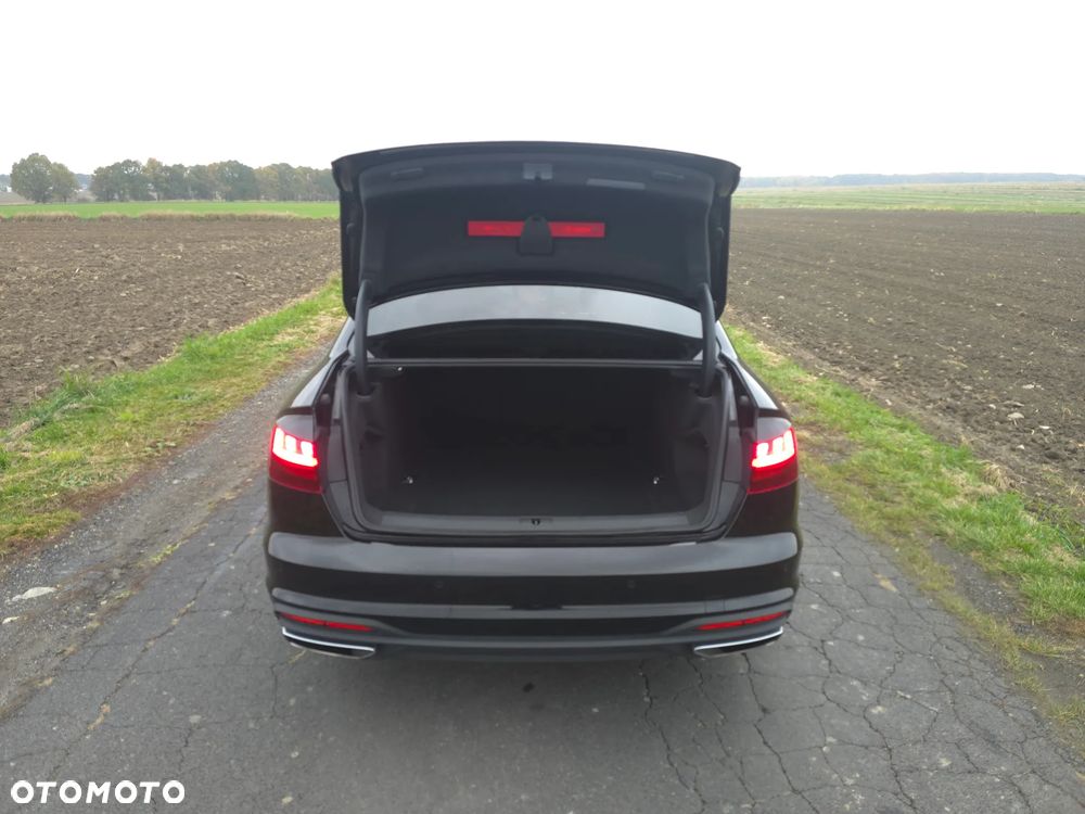Audi A4 Limousine - 10