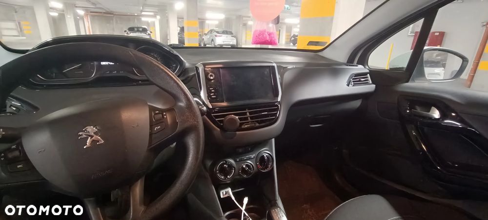 Peugeot 208 - 12