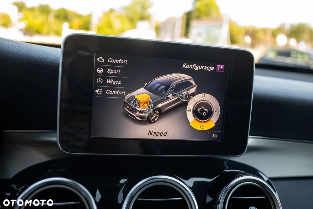 Mercedes-Benz GLC 250 d 4Matic 9G-TRONIC AMG Line - 30