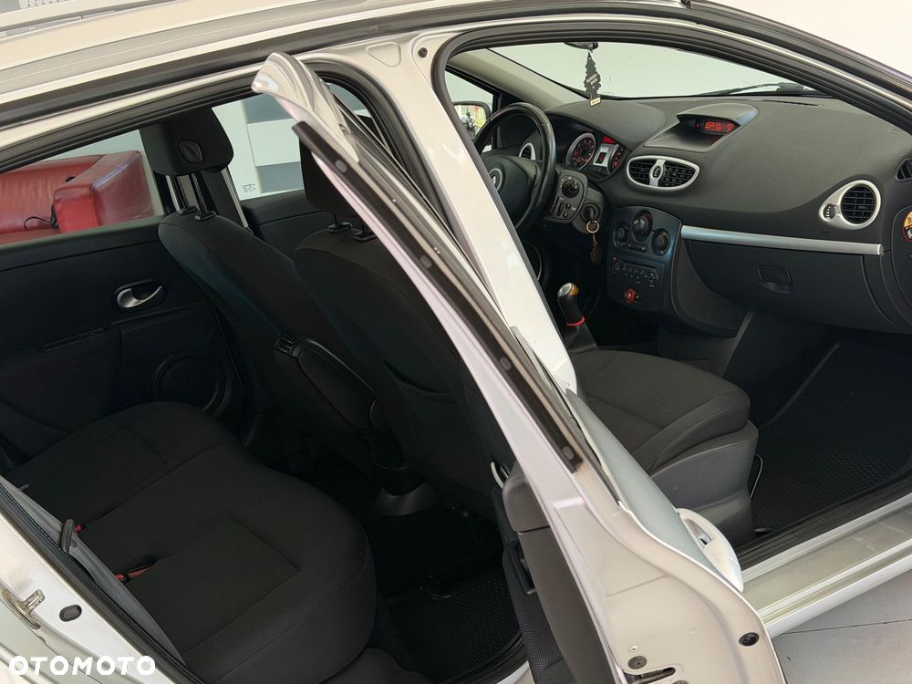 Renault Clio - 22