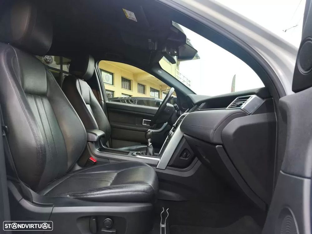 Land Rover Discovery Sport TD4 HSE Luxury - 24