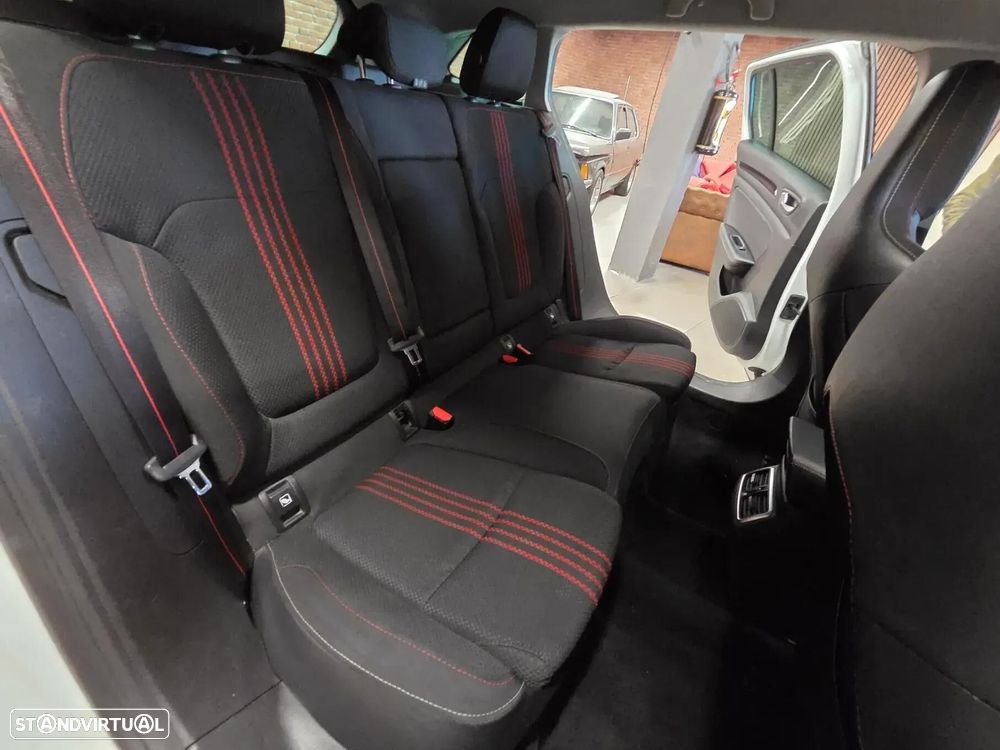 Renault Mégane Sport Tourer 1.5 Blue dCi R.S. Line — fotografia 13