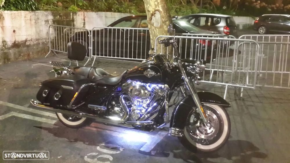 Harley-Davidson FLHRCI Road King Classic - 4