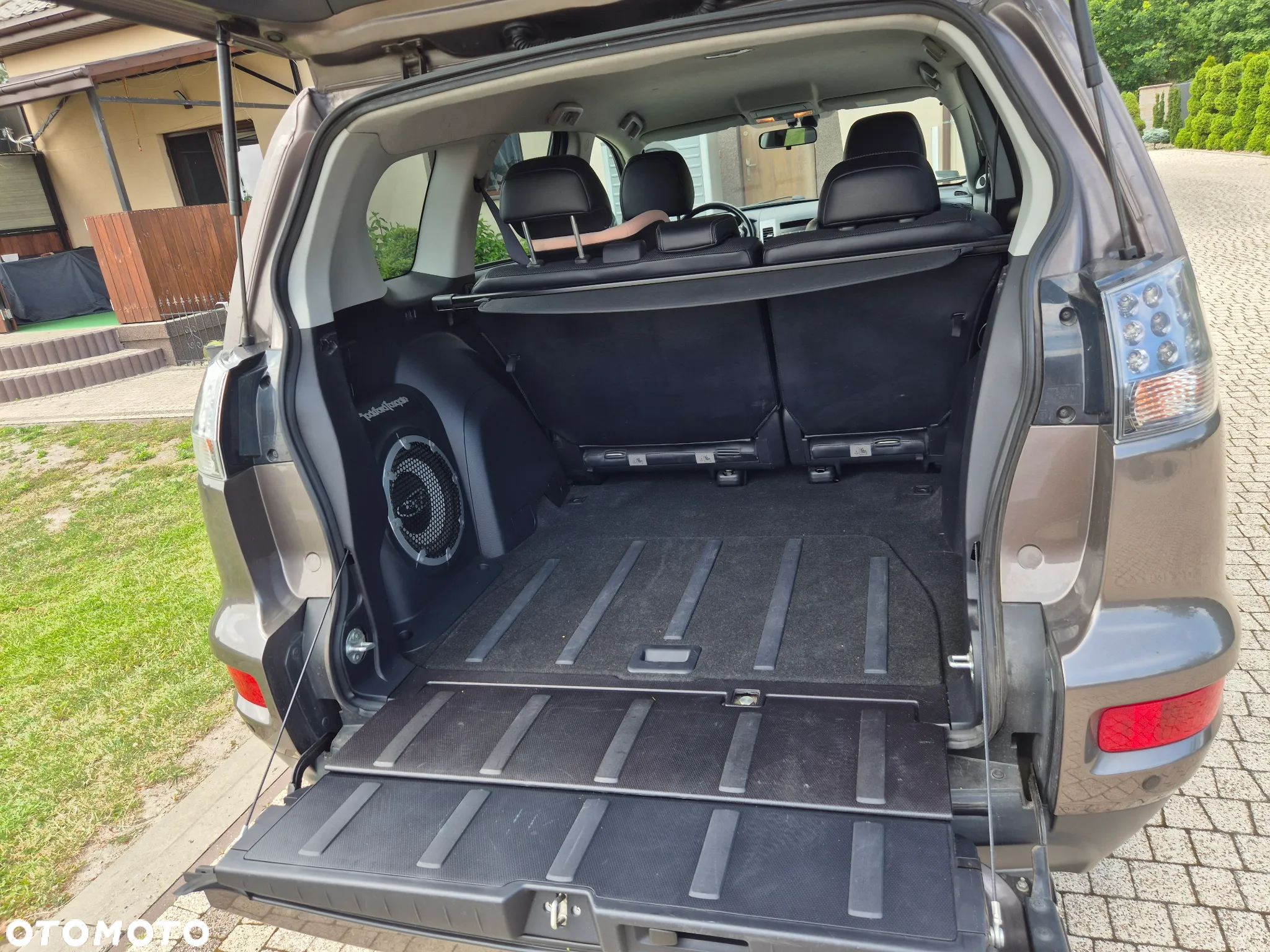 Mitsubishi Outlander - 10