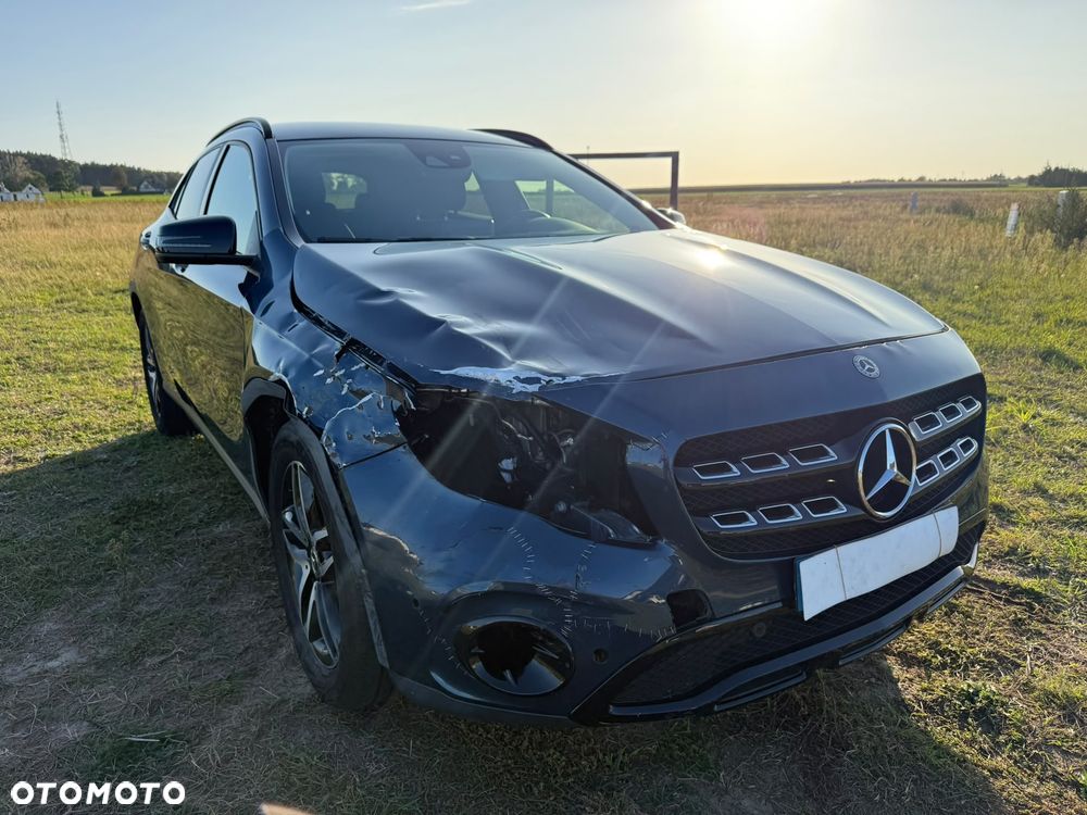 Mercedes-Benz GLA 200 7G-DCT Activity Edition - 38
