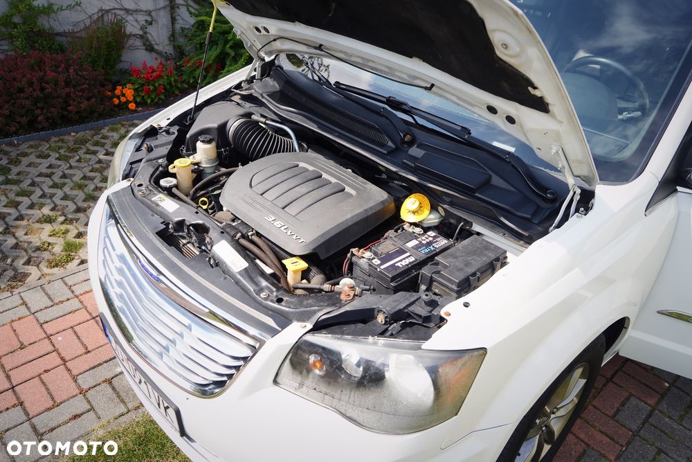 Chrysler Town & Country - 1