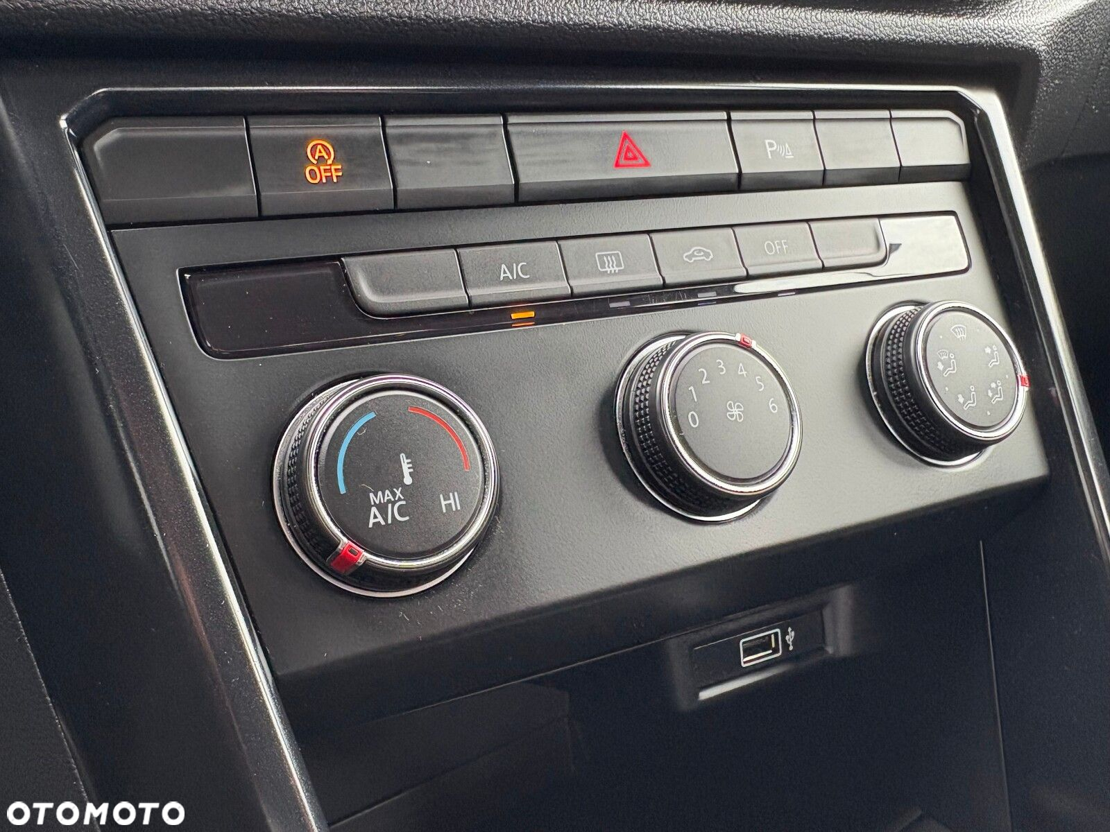 Volkswagen T-Roc - 23