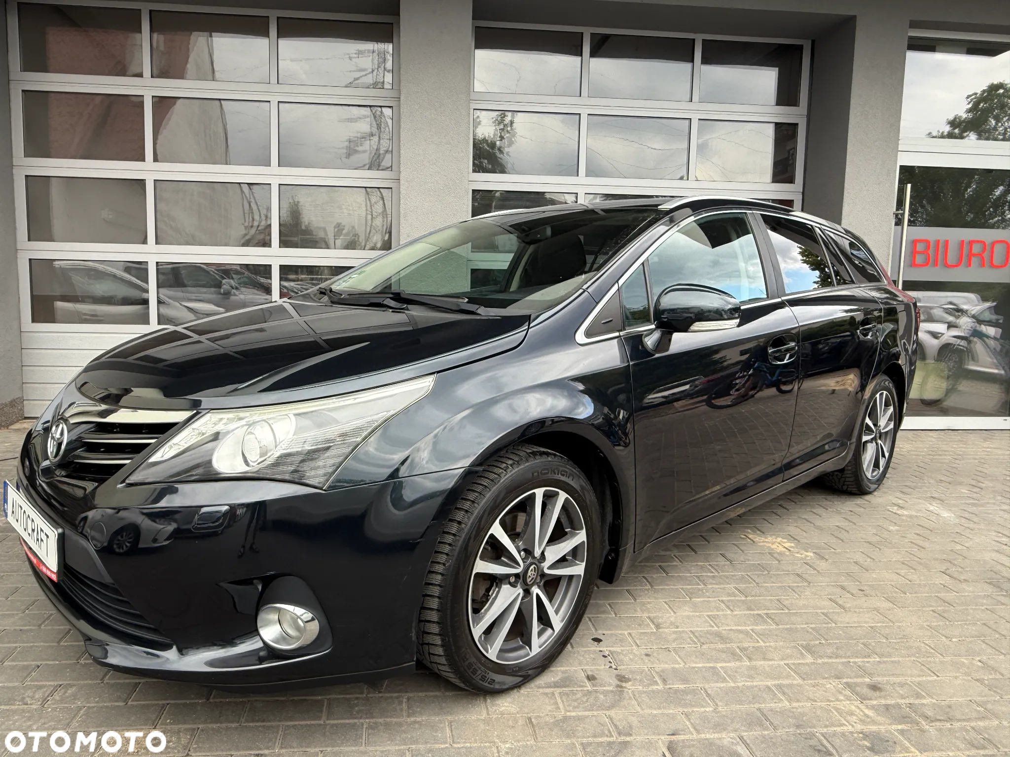 Toyota Avensis 1.8 Premium MS - 23