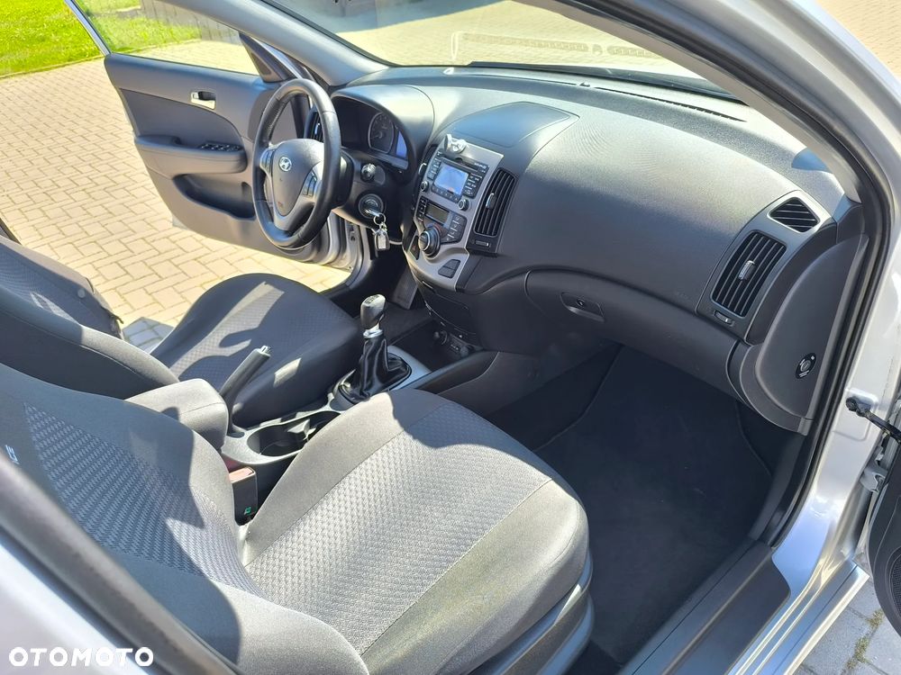 Hyundai i30 1.6 blue Comfort - 11