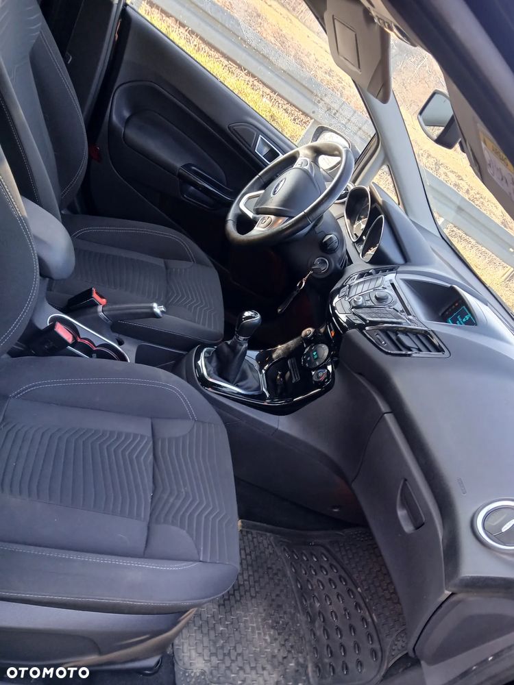 Ford Fiesta 1.6 TDCi SYNC Edition - 9