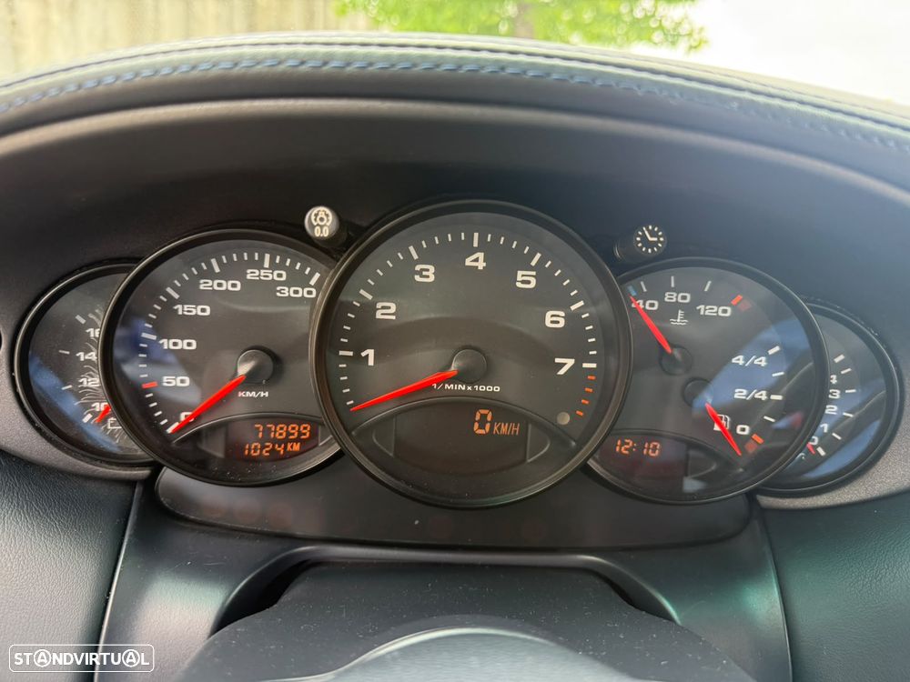 Porsche 911 (996) Carrera 4 Coupé - 12