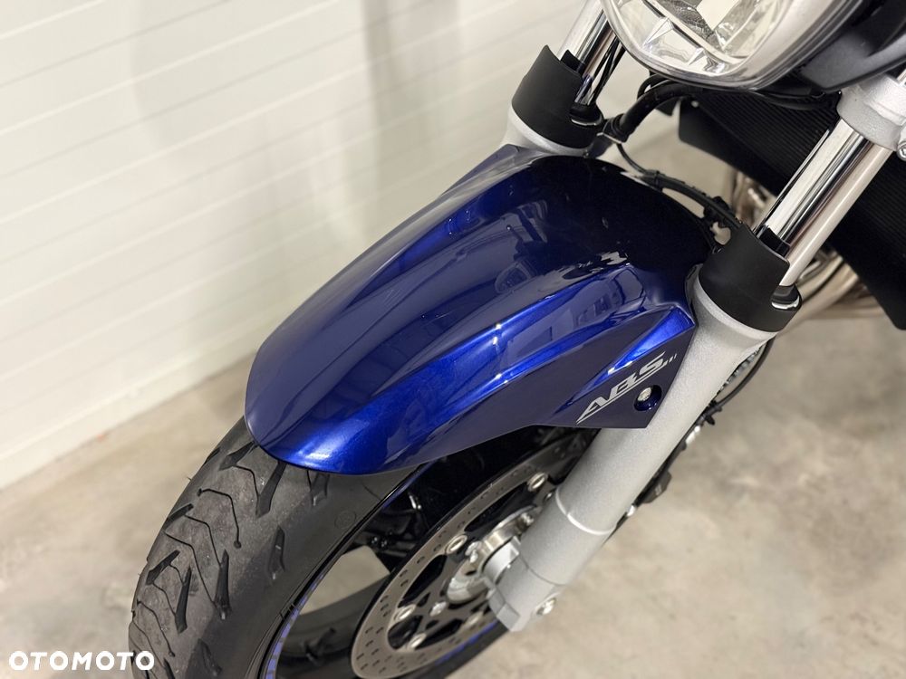 Suzuki GSR - 23
