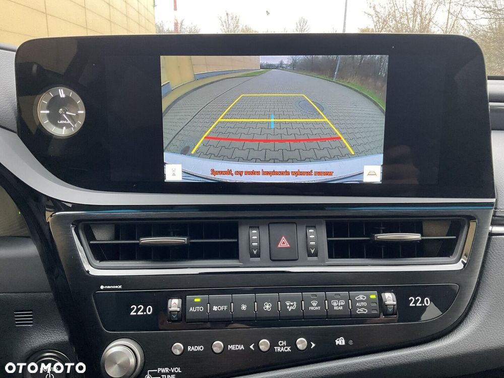 Lexus ES 300h Business Edition - 29