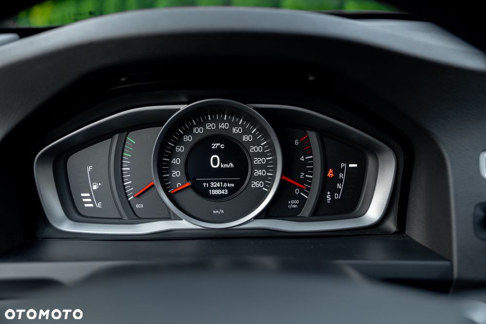 Volvo V60 D4 AWD Geartronic Momentum - 27