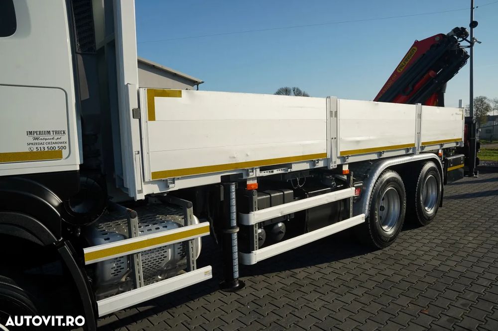 Iveco X-WAY 480 / 6x4 / CAROSERIE CU OBOANE - 6,1 m / + MACARAUA PALFINGER PK 33002 EH / MAX: 6.600 KG / ROTATOR / TELECOMANDĂ / ANVELOPE 100% / - 16