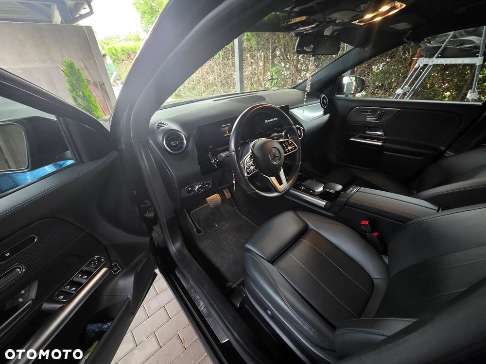 Mercedes-Benz GLA 250 4Matic 8G-DCT - 5