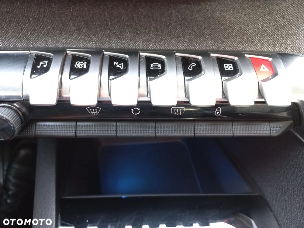 Peugeot 3008 1.2 PureTech Allure S&S - 18