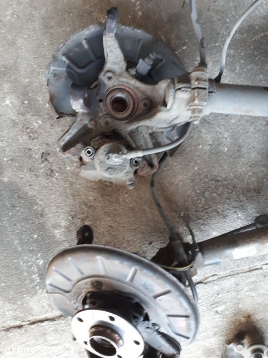 OCTAVIA II LIFT 1.6 TDI MCPERSON ZWROTNICA LEWA PRZOD - 2