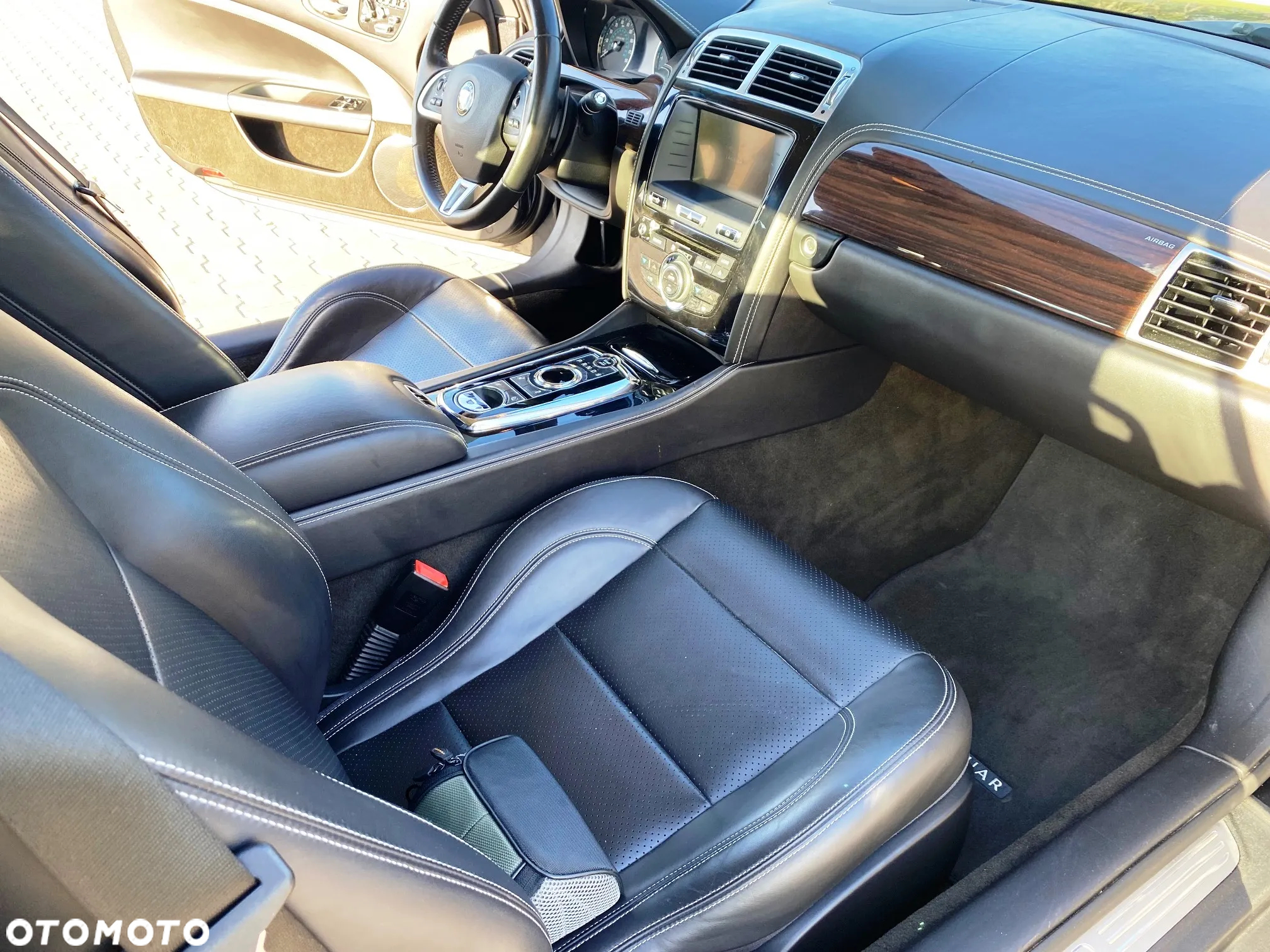 Jaguar XK 5.0 Coupe Portfolio - 17