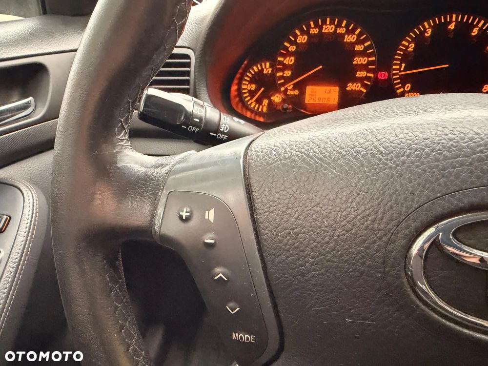 Toyota Avensis - 27