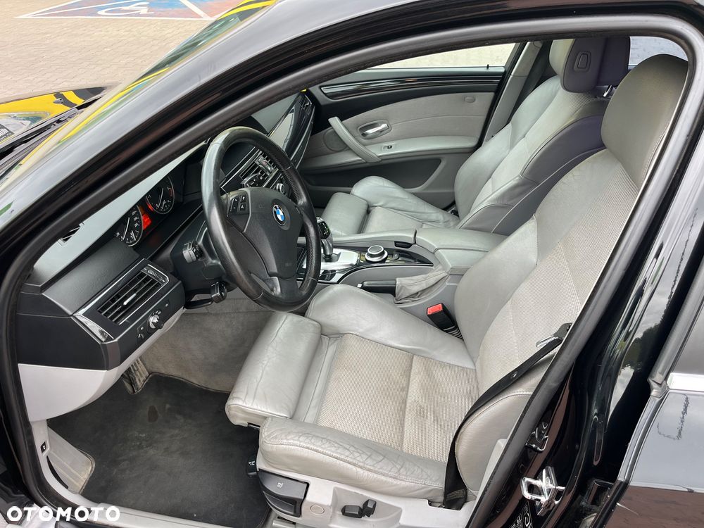 BMW Seria 5 525d xDrive - 22