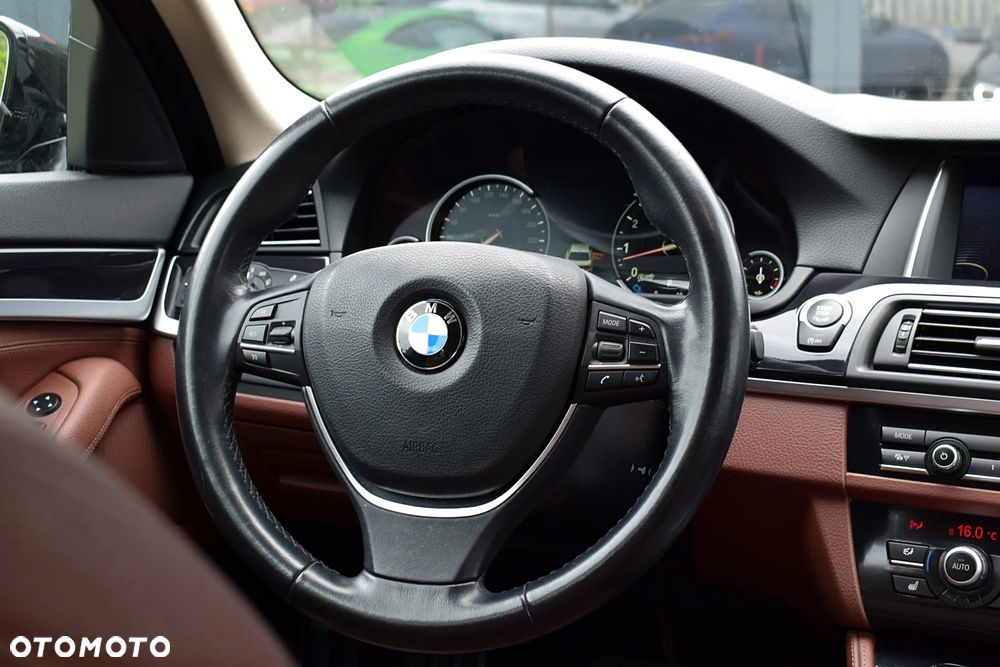 BMW Seria 5 535i xDrive Luxury Line - 10