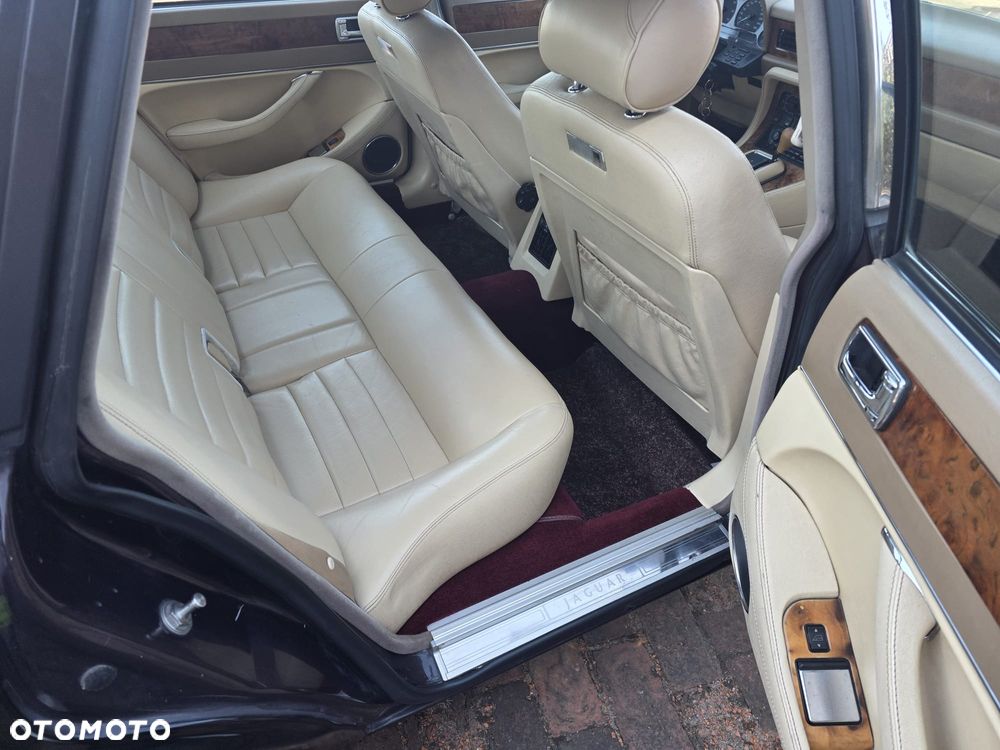 Jaguar XJ Soverign 3.2i - 11