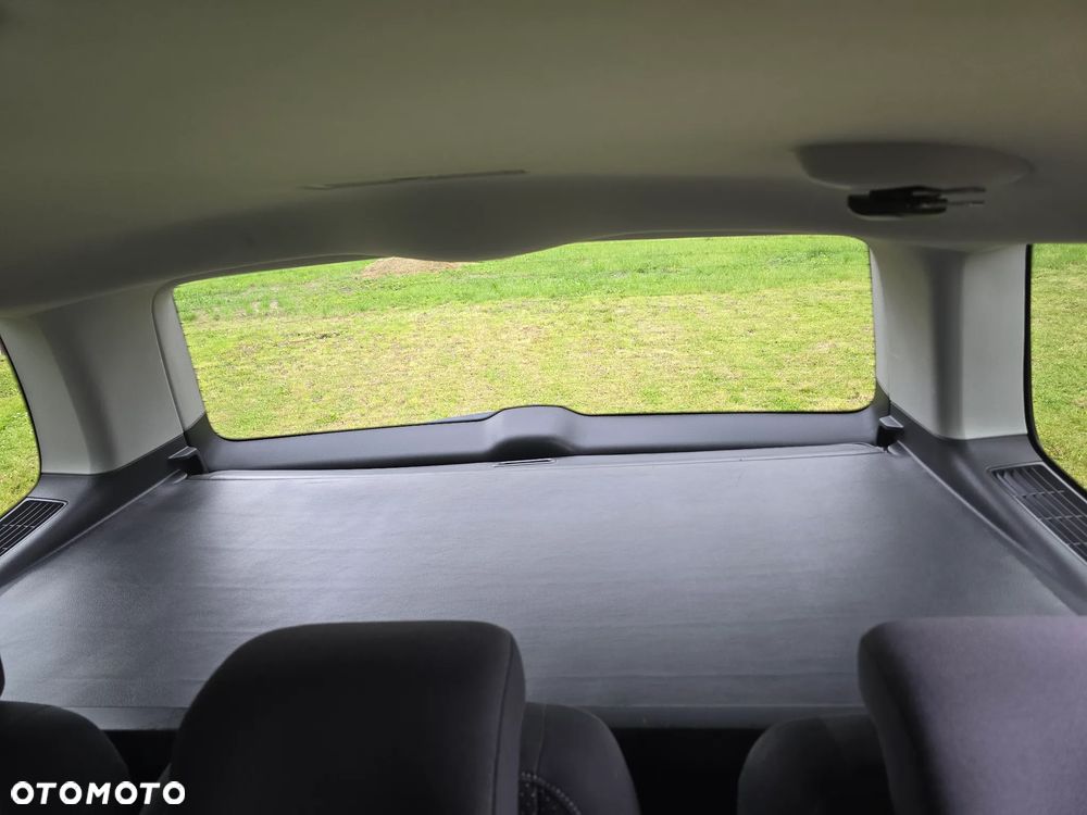Volkswagen Touran 2.0 TDI Highline - 32