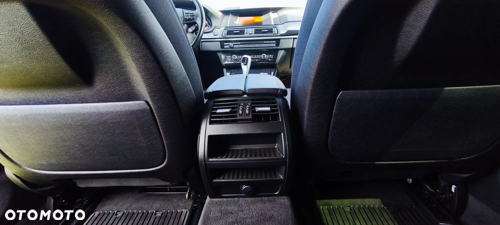 BMW Seria 5 520d xDrive - 24