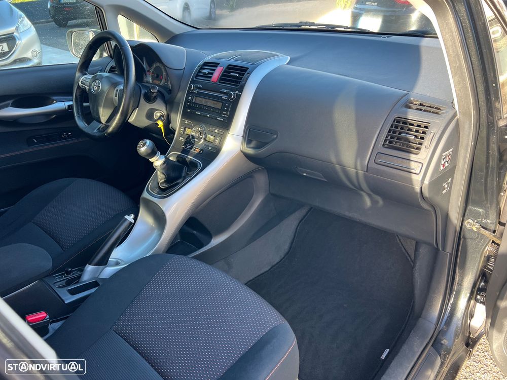 Toyota Auris 1.4 D-4D Exclusive +P.Sport+VSC - 8