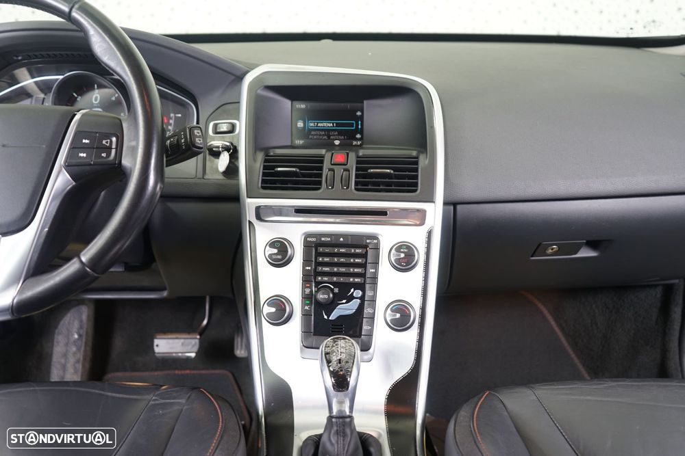 Volvo XC 60 2.0 D3 Momentum Geartronic - 28