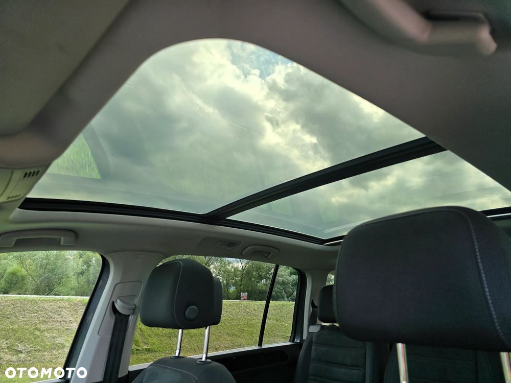 Volkswagen Touran 2.0 TDI SCR Highline - 23