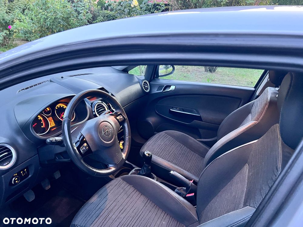 Opel Corsa 1.2 16V Cosmo - 7