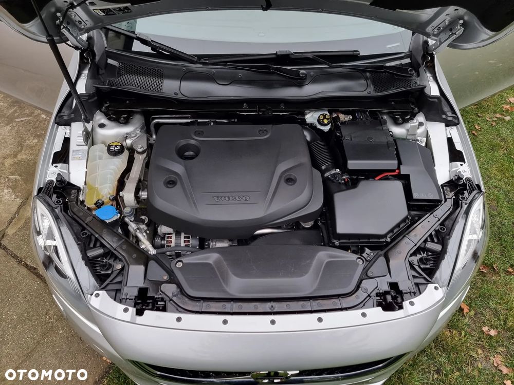 Volvo V40 D2 Drive-E Momentum - 10