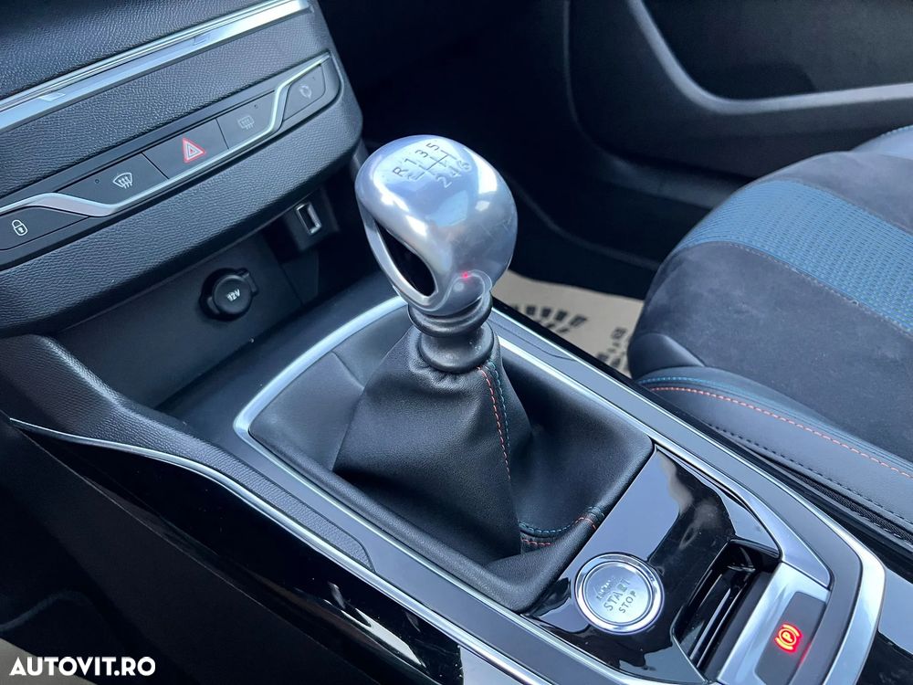 Peugeot 308 1.2 L PureTech Turbo S&S Allure - 21