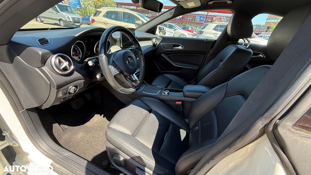 Mercedes-Benz CLA 180 7G-DCT - 12